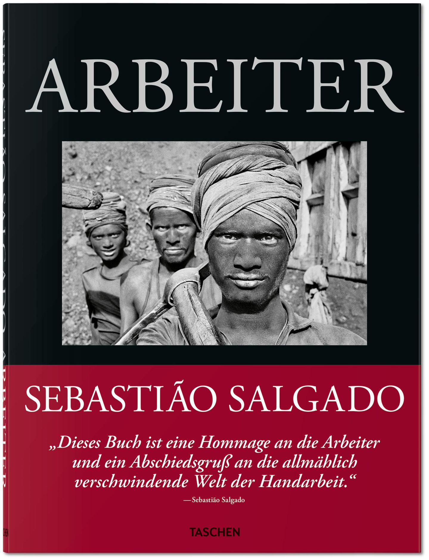 Dieses Buch ist eine Neuauflage von Sebastião Salgados Fotobuch-Klassiker "Arbeiter: Zur Archäologie des Industriezeitalters". Es zeigt auf 400 großformatigen Seiten die beeindruckende Schönheit von Salgados Werk. Den einleitenden Text hat der Fotograf selbst geschrieben, er erläutert perfekt seine fotografische Ikonografie.   Das Buch ist im Taschen-Verlag erschienen, wiegt 2,85 Kilogramm und kostet 80 Euro.    