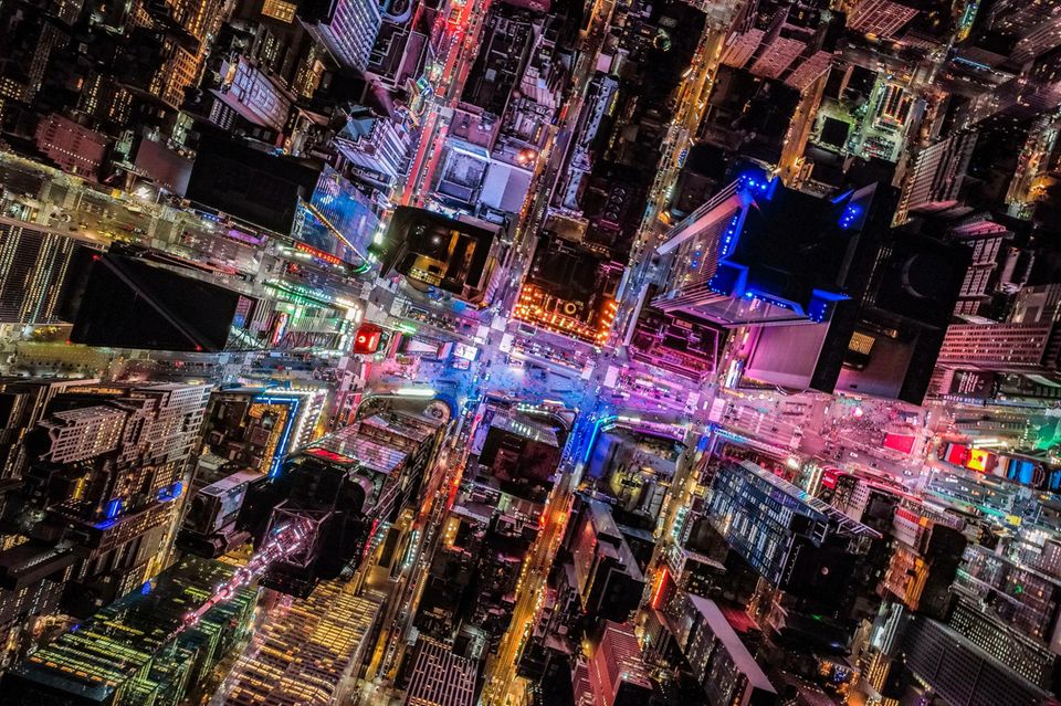 Luftbild des Times Square bei Nacht