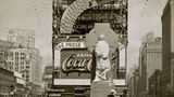 Verhüllte Statue auf dem Duffy Square, 1937; SW-Foto