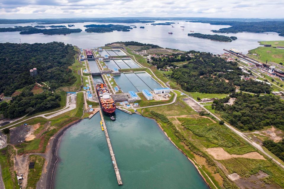 Der Panamakanal von oben