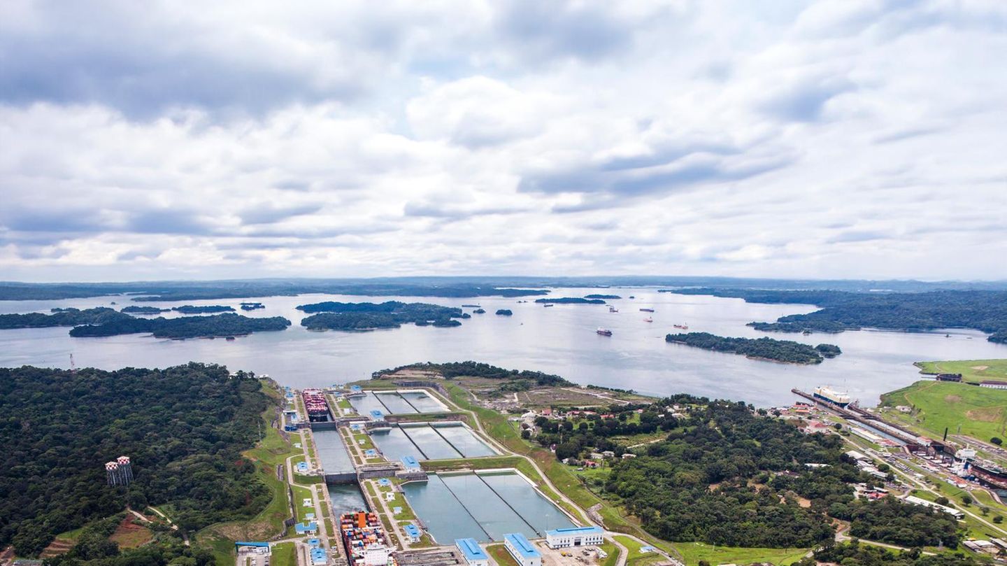 Der Panamakanal von oben