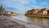 Pisa, der Fluss  Arno fliesst durch die Stadt