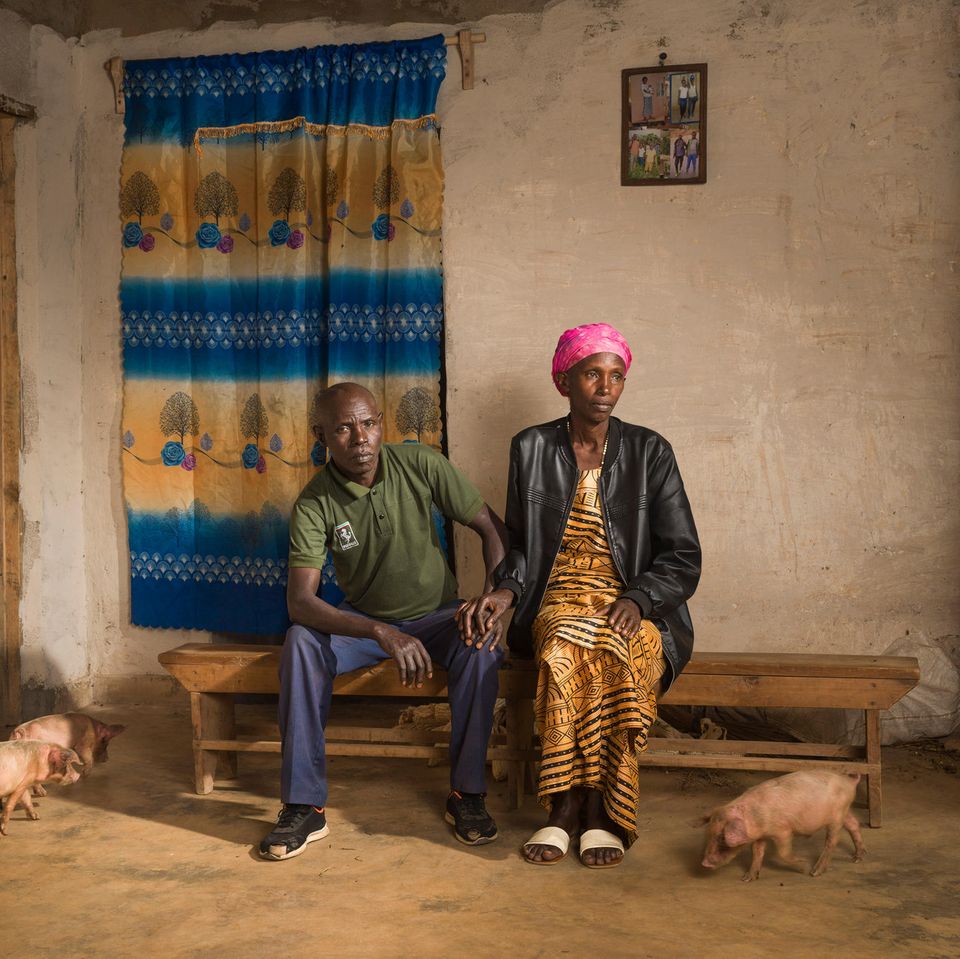 Marc Nyandekwe (l.) ermordete während des Völkermords die ältere Schwester von Marianna Nyiranta­gorama (r.). Nach einer Therapie lernte Marianna, ihm zu verzeihen