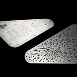 Eine Metallplatte, die mit der Raumsonde "Europa Clipper" ins All geschickt wird