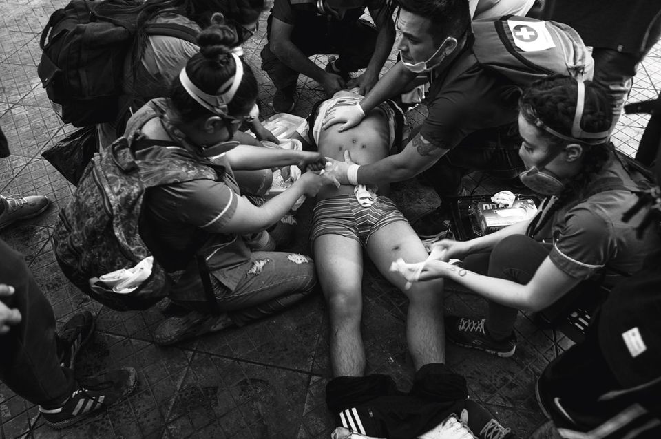 Ein Mensch mit. mehreren Schusswunden