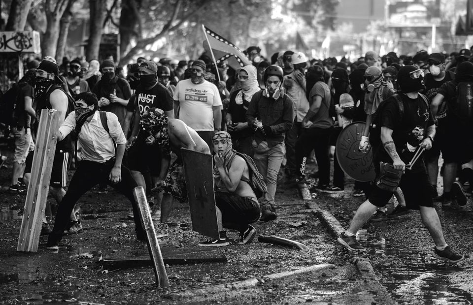 die erste Linie in der Demo, die besonderst hart attackiert wird