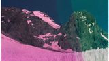 Berge mit einem lila Stich durch die analoge Kamera