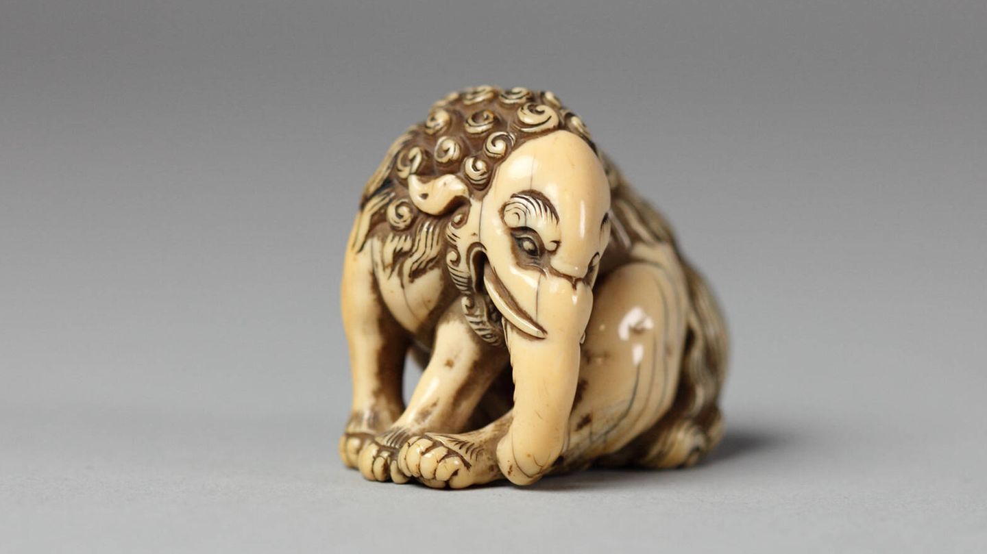 Aktuelle Studie: Netsuken – kleine, oft aus Elfenbein geschnitzte Figuren – entstanden im Japan des 17. Jahrhunderts. Heute sind sie begehrte Sammlerobjekte Netsuken – kleine, oft aus Elfenbein geschnitzte Figuren – entstanden im Japan des 17. Jahrhunderts. Heute sind sie begehrte Sammlerobjekte