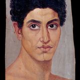 Porträt eines jungen, lockenköpfigen Mannes mit großen braunen Augen und nacktem Oberkörper