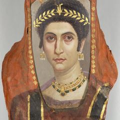 Porträt einer Dame mit goldenem Kranz in gelocktem Haar und drei