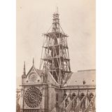 Mitte des 19. Jahrhunderts ließ der Architekt Eugène Viollet-le-Duc einen neuen Vierungsturm errichten: Bereits im 13. und im 18. Jahrhundert waren Türme über der Vierung gebaut worden, doch konnten sie dem Winddruck auf Dauer nicht standhalten und stürzten ein. Daneben führte Viollet-Le-Duc großangelegte Restaurierungsarbeiten durch, mehr noch: Er fügte auch neue Wasserspeier, Chimären und andere Statuen hinzu. Zudem erhielt Notre-Dame eine Schatzkammer, in der die Dornenkrone, die Christus angeblich bei seiner Kreuzigung getragen haben soll, sowie ein Splitter des Heiligen Kreuzes untergebracht wurden – einige der bedeutendsten Reliquien der katholischen Kirche