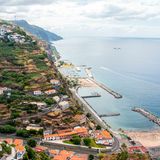 Blick aus der Vogelperspektive auf Calheta