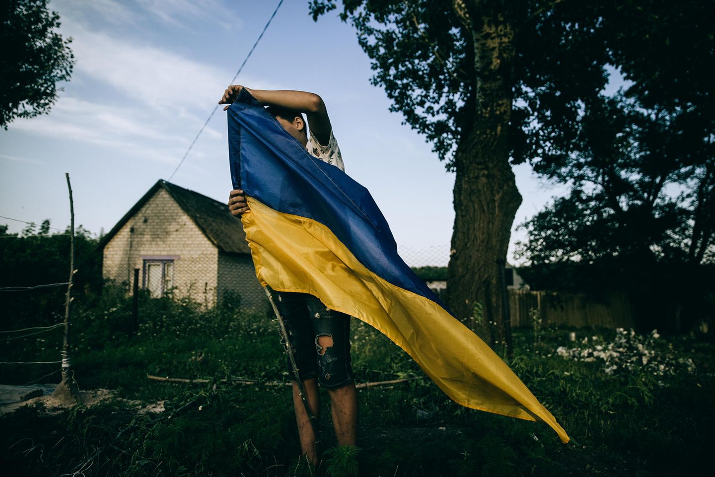 Sieger der Kategorie offenes Format: "War is Personal" Ein Kind mit einer ukrainischen Fahne