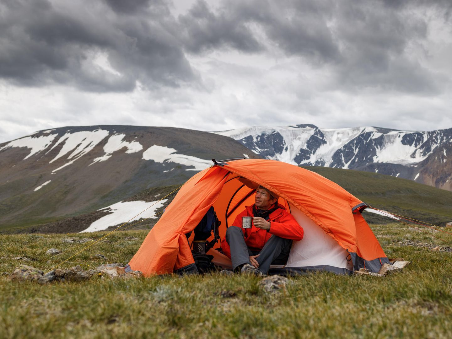 Zelten im Regen: Mit diesen Tipps bleiben Sie trocken - [GEO]