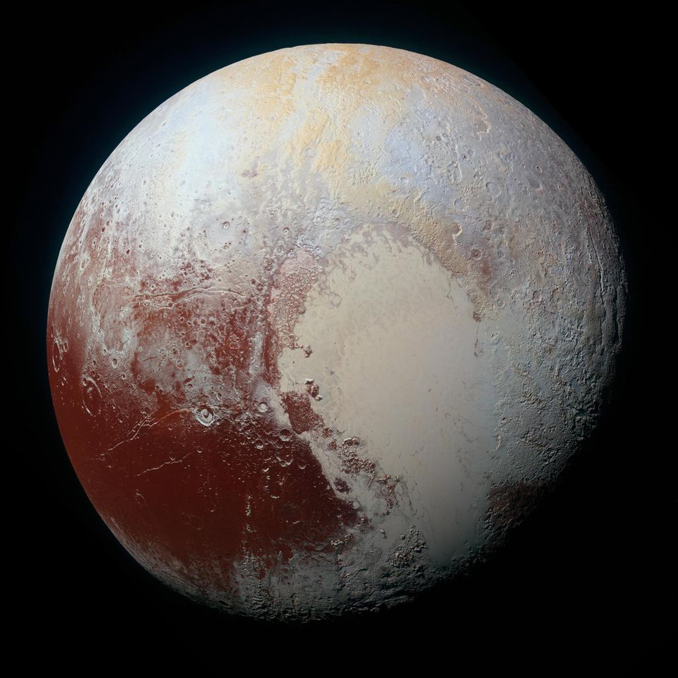 Als die NASA-Raumsonde New Horizons am 14. Juli 2015 den Zwergplaneten fotografierte, offenbarte sich am unteren rechten Rand ein heller Fleck, der einem Herzen ähnelt