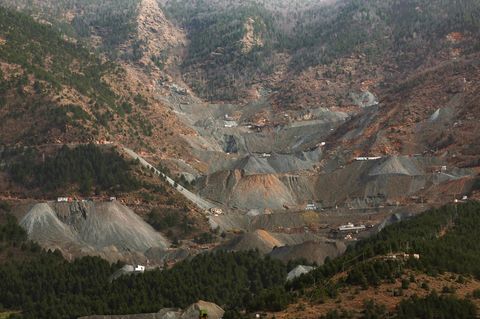 Mine im albanischen Bulqiza aus der Ferne