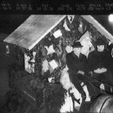 Radarkamerafoto eines Pferdewagens, auf dem hinter zwei Kutschern ein Mensch in Weihnachtsmannkostüm sitzt