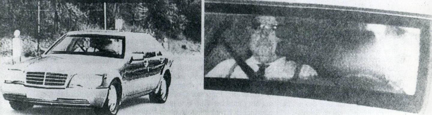 Eine große Mercedes-Limousine auf einer Blitzeraufnahme, auf dem Beifahrersitz sitzt Bundeskanzler Helmut Kohl