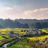 Der in der Provinz Guizhou gelegene Geopark ist eine wahre geologische Schatzkammer. Das Wanfenglin-Gebiet mit seinen mehr als 20.000 Karstgipfeln zählt zu den landschaftlich reizvollsten Orten Chinas. In der Region wurden schon zahlreiche Fossilien von Meeresreptilien und Fischen gefunden, in außergewöhnlich gutem Zustand. 