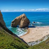 Mehr 72 Kilometer Küste und 15 Kilometer Strand sind Teil des neuen Parks im Westen Portugals. Die Küstenlinie weist geologische Schichten auf, die bis in die späte Triaszeit vor etwa 230 Millionen Jahren zurückreichen. Heute spielt die Küste eine entscheidende Rolle für den Lebensunterhalt der lokalen Gemeinden durch die Fischerei. Außerdem beherbergt der Park zwei Fundorte versteinerter Dinosauriernester mit Embryonen, von denen weltweit nur zwölf existieren. 