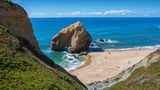 Mehr 72 Kilometer Küste und 15 Kilometer Strand sind Teil des neuen Parks im Westen Portugals. Die Küstenlinie weist geologische Schichten auf, die bis in die späte Triaszeit vor etwa 230 Millionen Jahren zurückreichen. Heute spielt die Küste eine entscheidende Rolle für den Lebensunterhalt der lokalen Gemeinden durch die Fischerei. Außerdem beherbergt der Park zwei Fundorte versteinerter Dinosauriernester mit Embryonen, von denen weltweit nur zwölf existieren. 