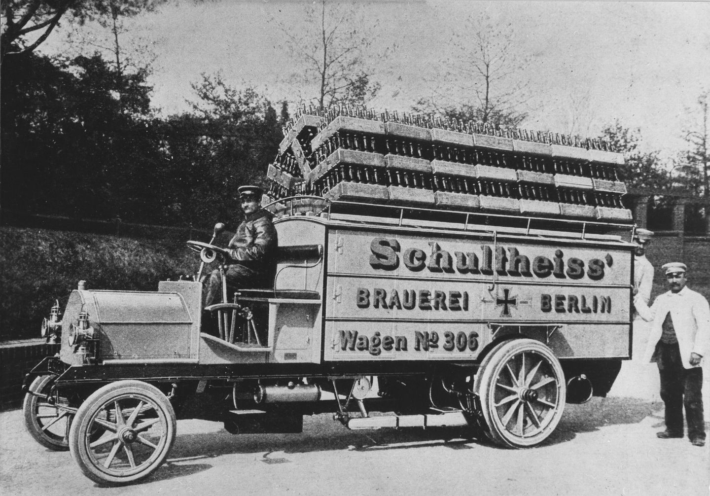 Schultheiss-Wagen, beladen mit Bier