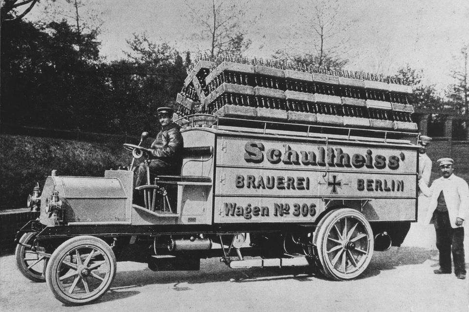 Schultheiss-Wagen, beladen mit Bier