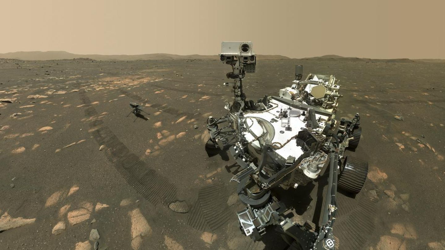 Der Mars-Rover Perseverance der NASA macht ein Selfie