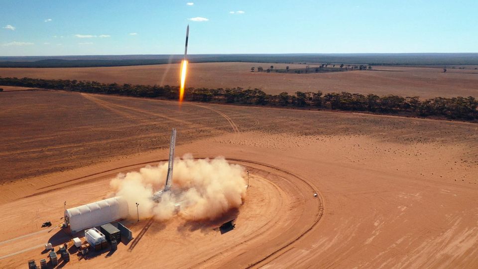 Um 14:40 Uhr australischer Ortszeit beziehungsweise 7:10 Uhr mitteleuropäischer Zeit startete die HyImpulse SR75 in Koonibba, Australien, zu ihrem Jungfernflug