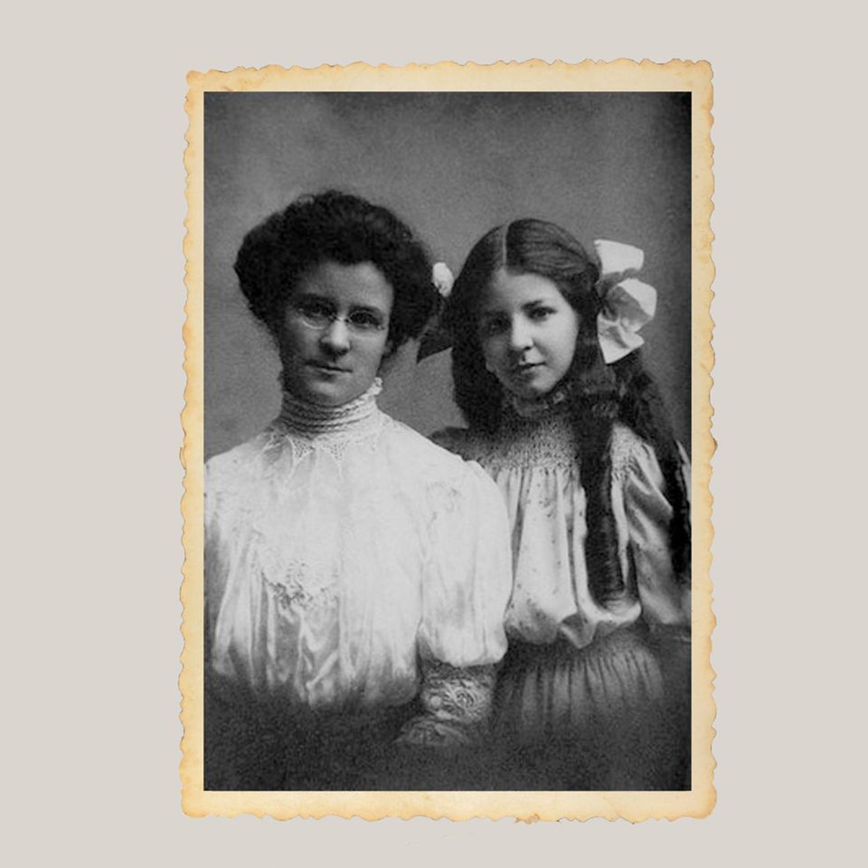 Katharine Briggs (links) und ihre Tochter Isabel