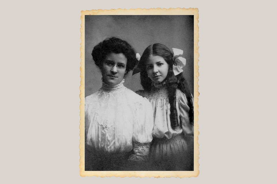 Katharine Briggs (links) und ihre Tochter Isabel