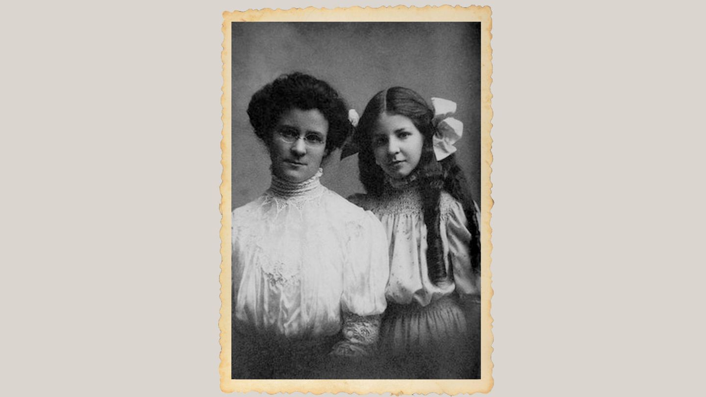 Katharine Briggs (links) und ihre Tochter Isabel