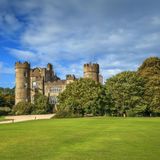 Schlossanlage mit umliegendem Park