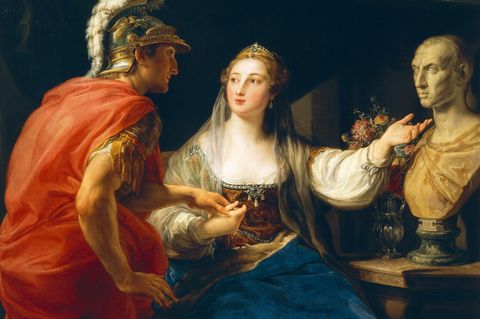 Gemälde von Kleopatra und Marcus Antonius, rechts eine Büste Caesars