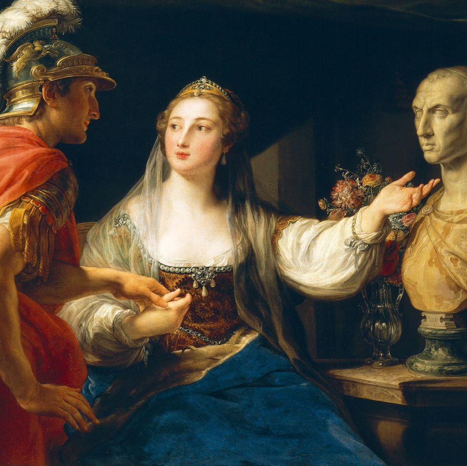 Gemälde von Kleopatra und Marcus Antonius, rechts eine Büste Caesars