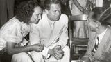 Josef Goebbels im Gespräch mit Lida Baarova, während einer Party