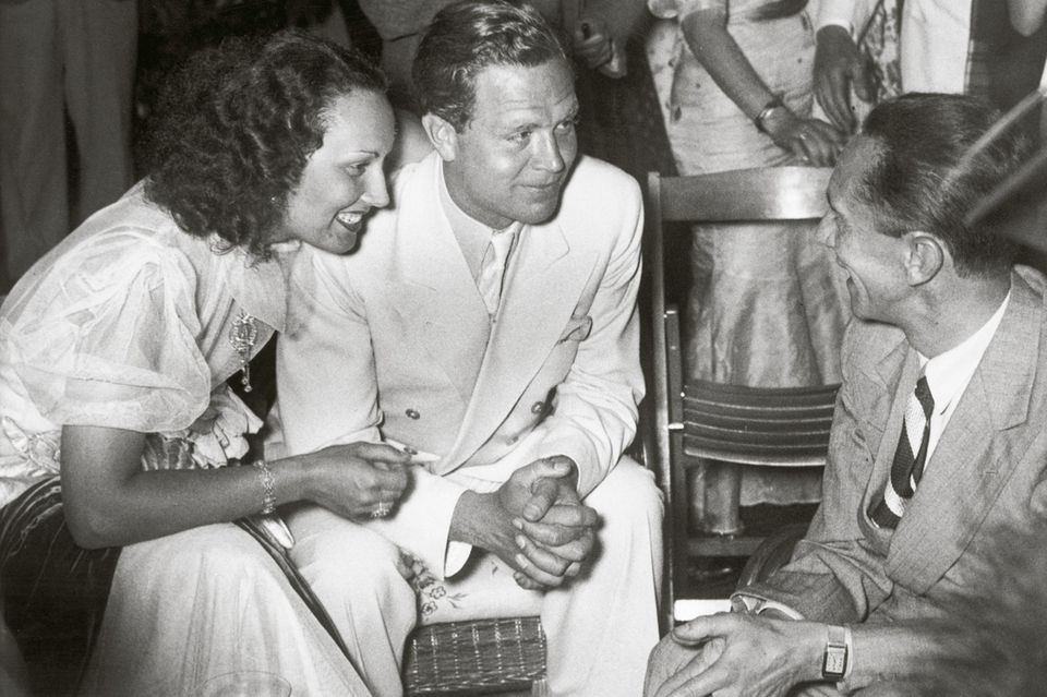 Josef Goebbels im Gespräch mit Lida Baarova, während einer Party