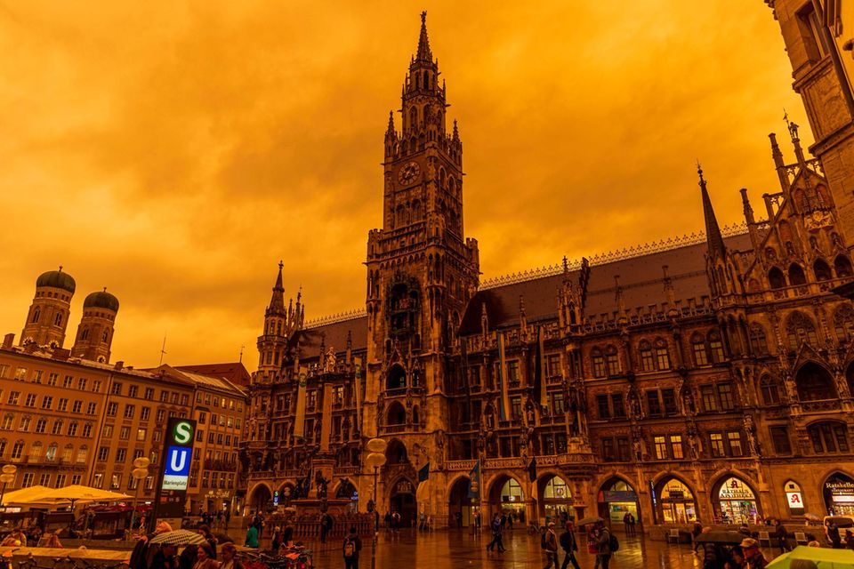 Saharastaub über München färbt den Himmel orange