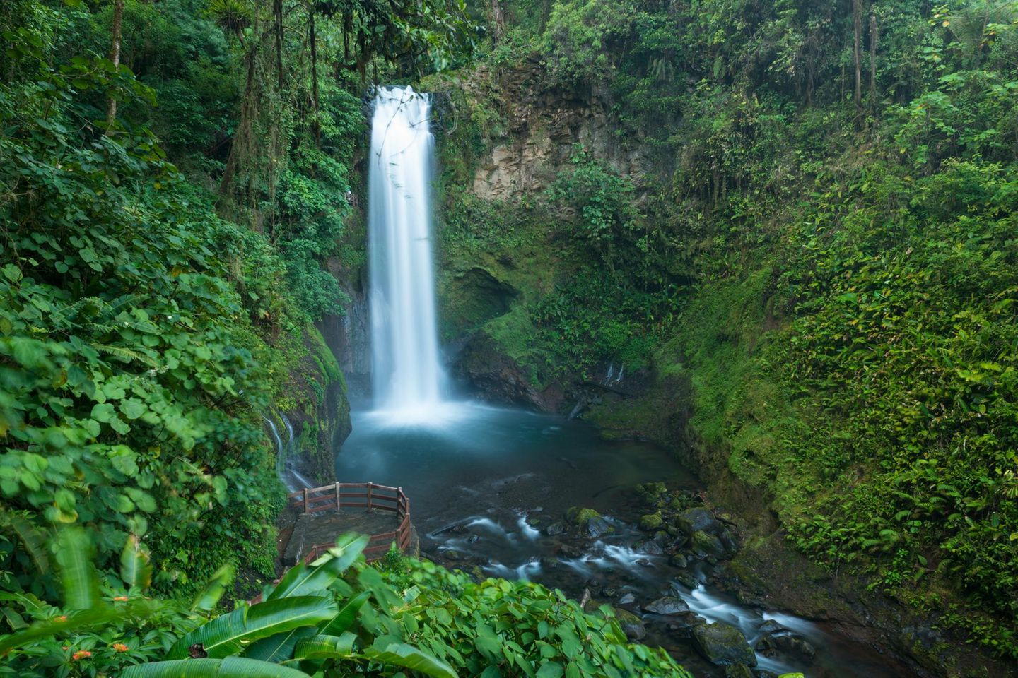 La Paz Wasserfall im Grünen