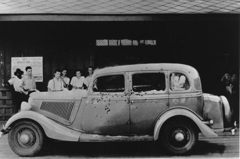 Das zerschossene Auto von Bonnie und Clyde Barrow