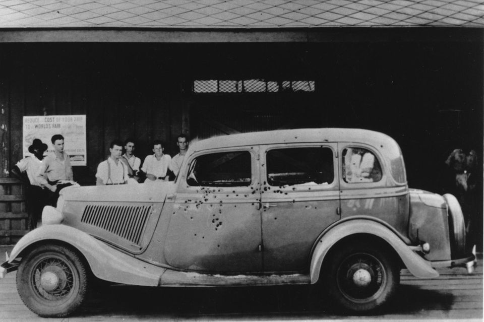 Das zerschossene Auto von Bonnie und Clyde Barrow