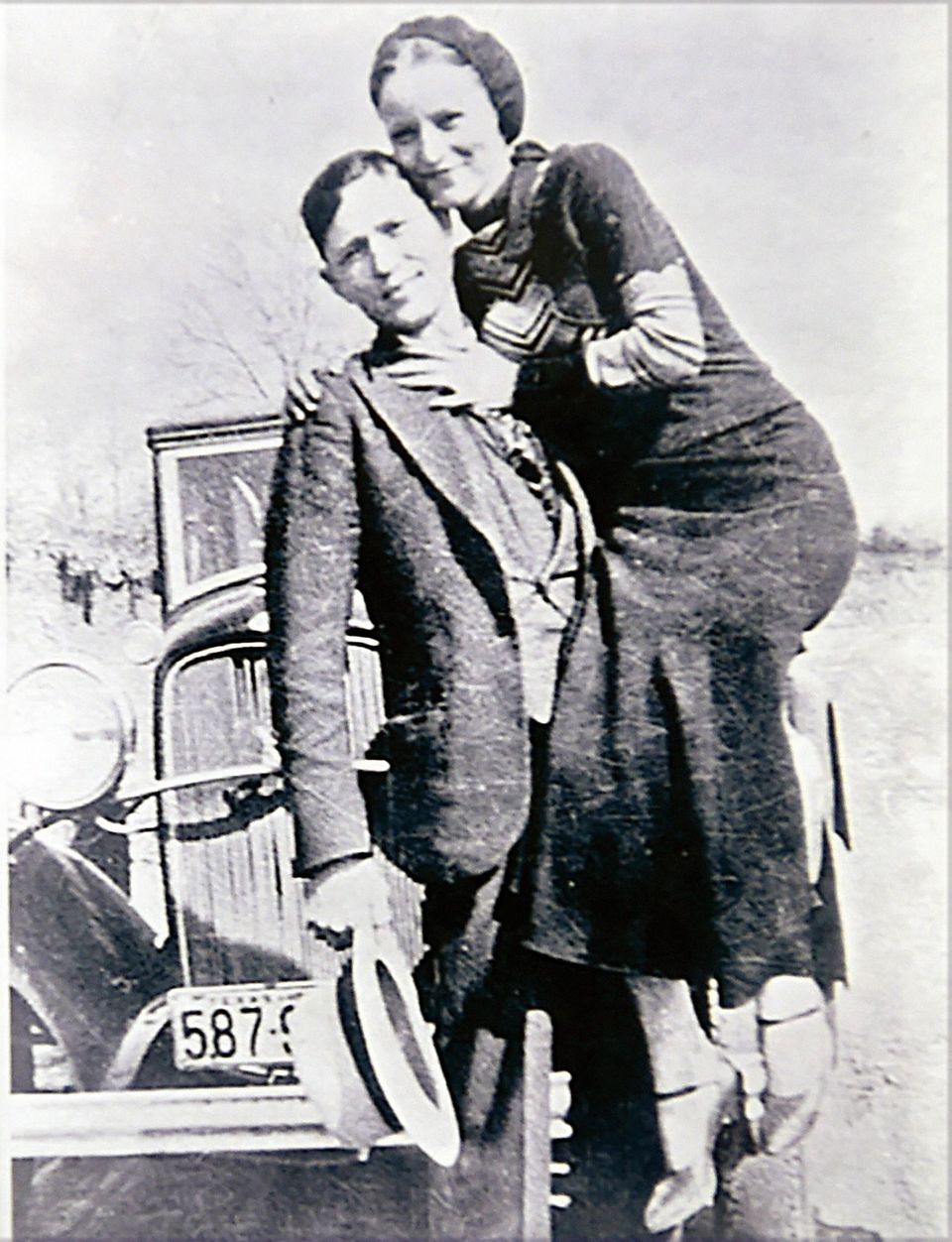 Bonnie and Clyde vor ihrem Auto Bonnie and Clyde vor ihrem Auto
