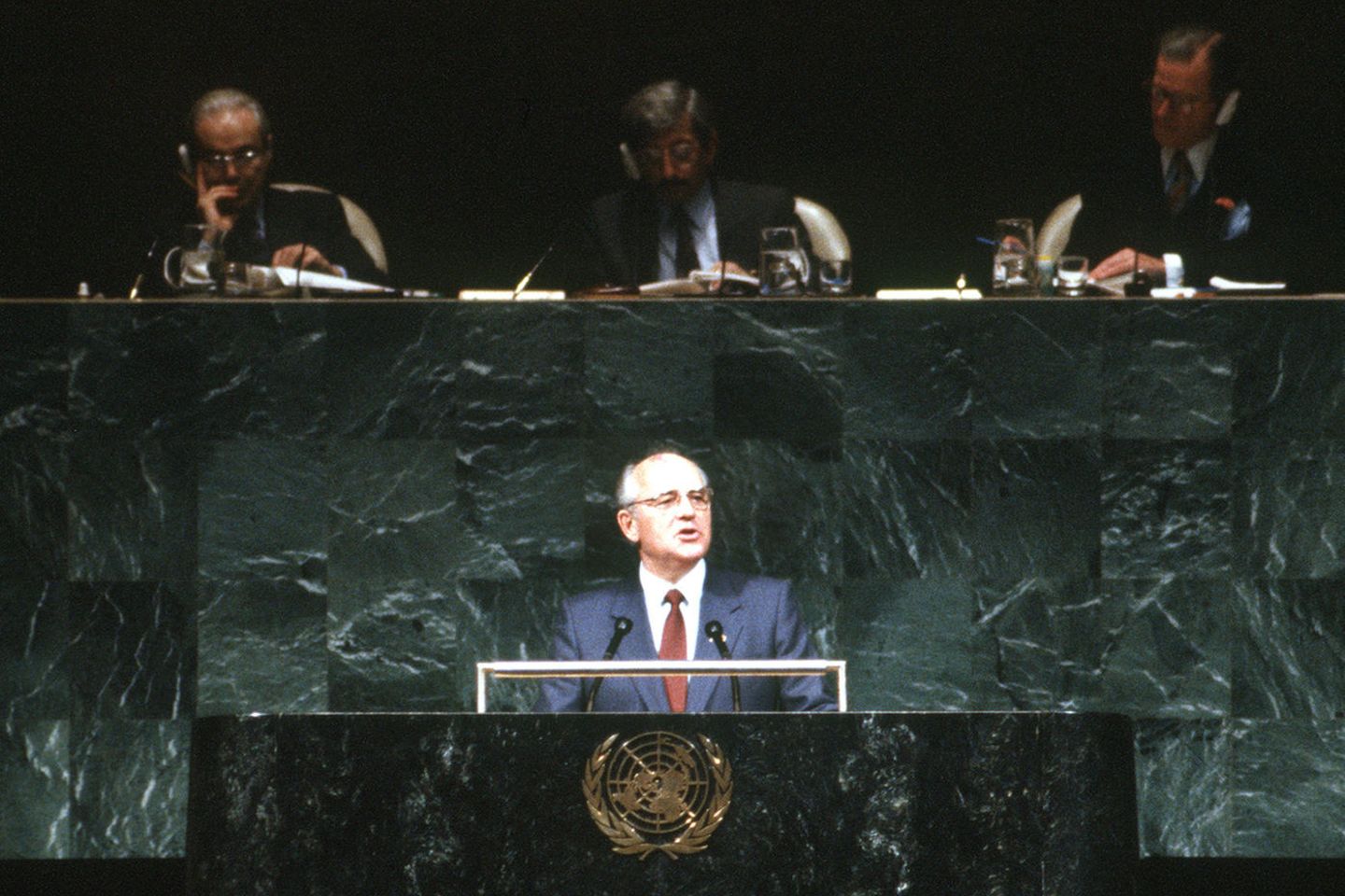 Der sowjetische Staats- und Parteichef Michail Gorbatschow vor der Vollversammlung der UN in New York.