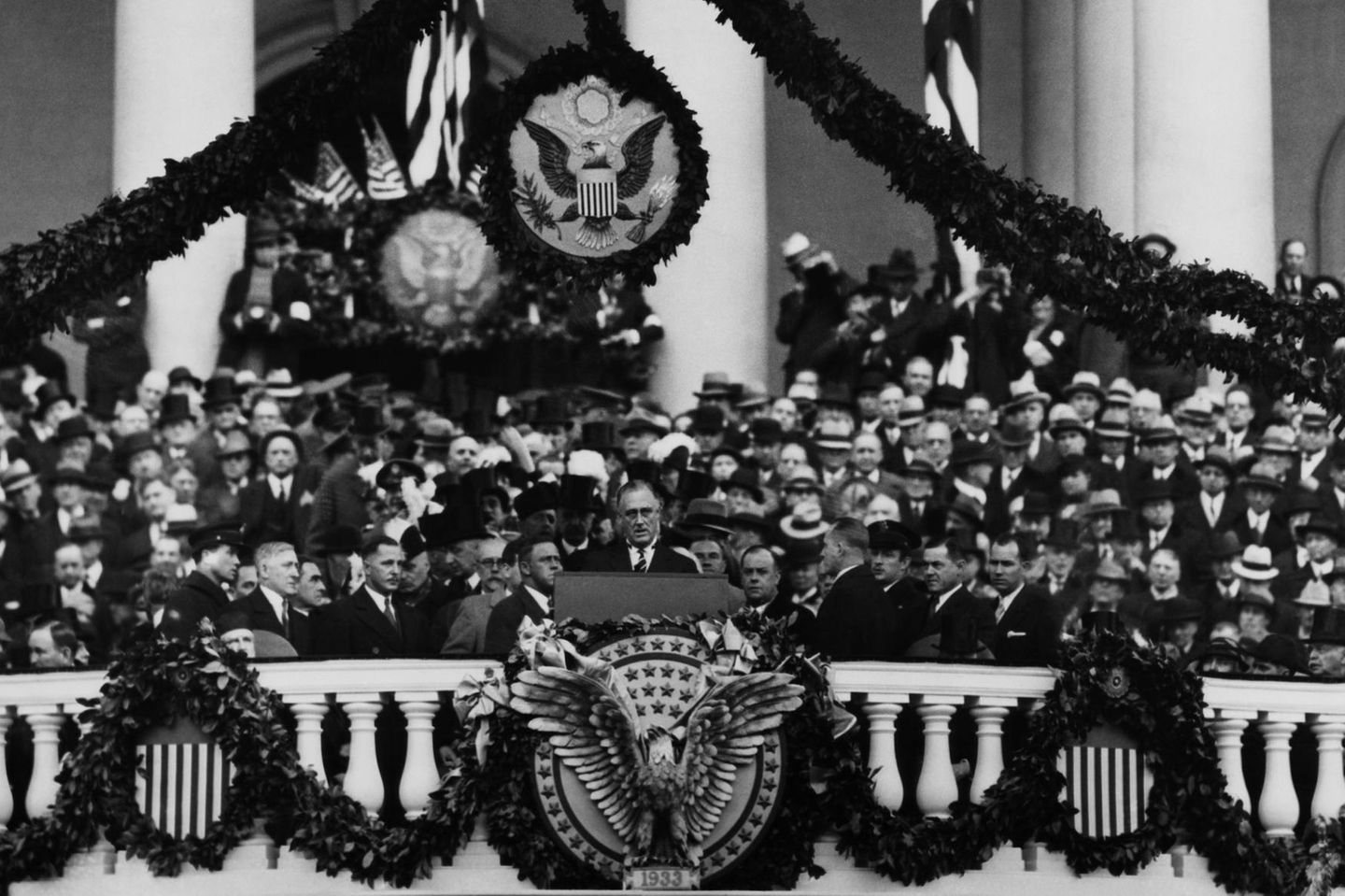Der Mutmacher: Franklin D. Roosevelt Franklin D. Roosevelt am Rednerpult