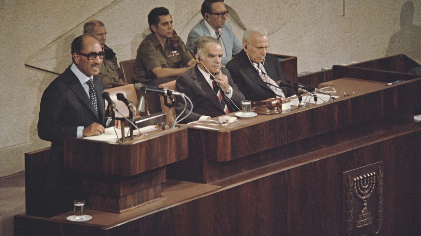 Der Versöhner: Anwar as-Sadat Sadat am Rednerpult in der Knesset