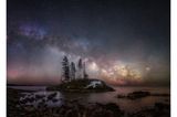 Marc Rassel hat den Lake Superior in Minnesota (USA) schon viele Male besucht, doch einen so klaren Himmel wie in dieser Neumondnacht erlebte der Fotograf selten. So gelang ihm in der Morgendämmerung dieses großartige Foto der Milchstraße.