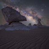 Für Hugo Valle gehört der Nachthimmel über der Weißen Wüste in Ägypten, auch als "Sahara el Beyda" bekannt, zu den besten, die er je gesehen hat. In Kombination mit den bizarren Felsformationen, die von Wind und Sand geformt wurden, wirken die Sterne und das Band der Milchstraße umso spektakulärer.