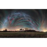 Die französische Dordogne ist berühmt für ihre Schlösser und Herrenhäuser. Julien Looten setzte eines von ihnen des Nachts ganz besonders in Szene. Er fotografierte den Prachtbau unter dem Milchstraßenbogen am illuminierten Himmel.