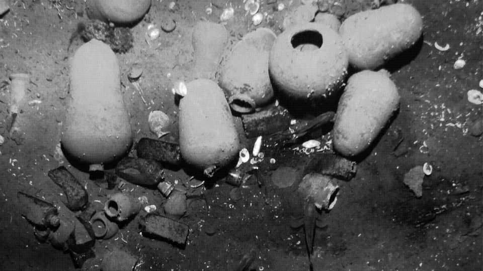 Zahlreiche Krüge, Kanonen und andere Schätze liegen noch heute auf der vor über 300 Jahren gesunkenen spanischen Galeone San José