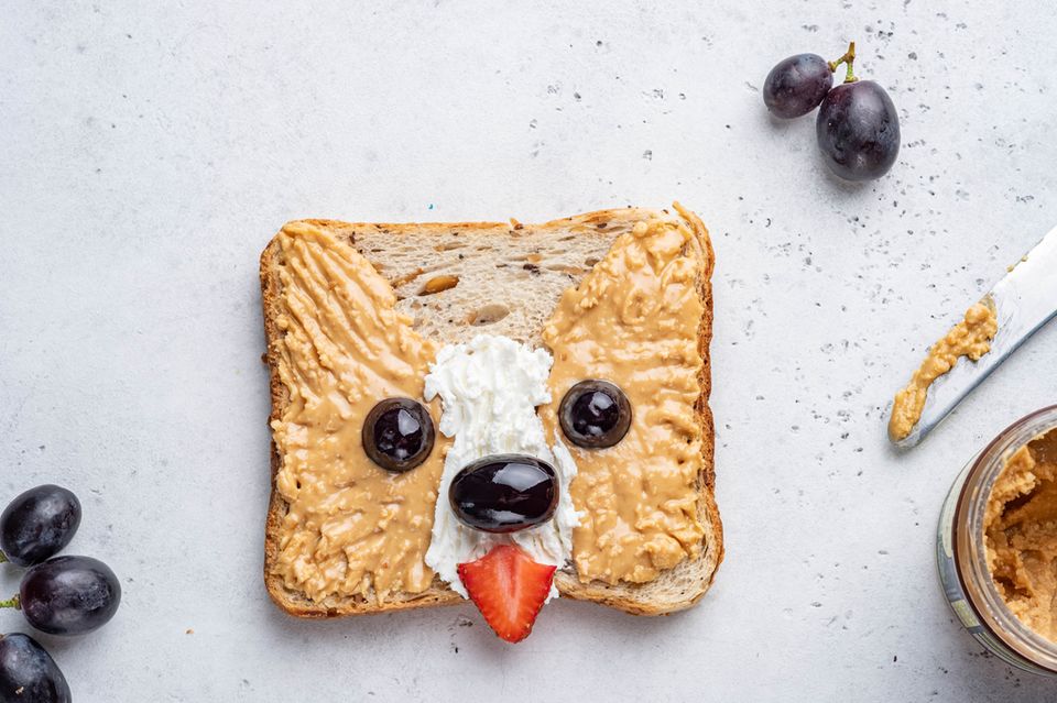 Ab und zu mal ein Erdnussbutter-Toast? Eine neue Studie liefert Hinweise, dass das keine schlechte Idee ist